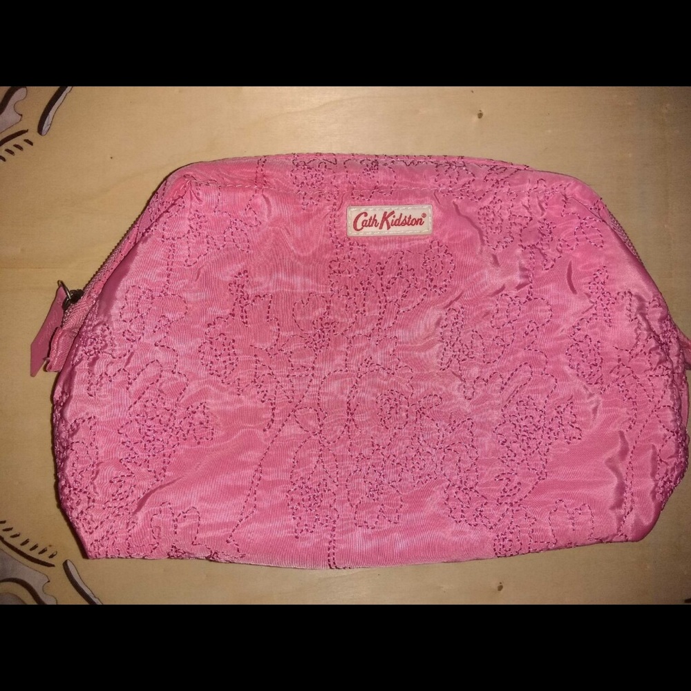 Cath Kidston
Pink Embroidered cosmetic Bag
